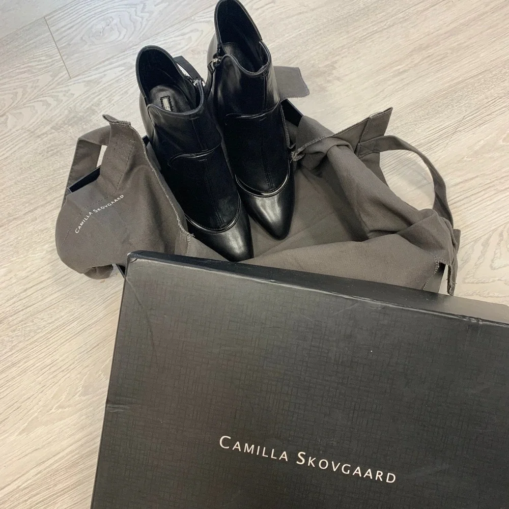 Camilla Skovgaard Black Leather Pointed Toe Stiletto Ankle Boots Size 36‎